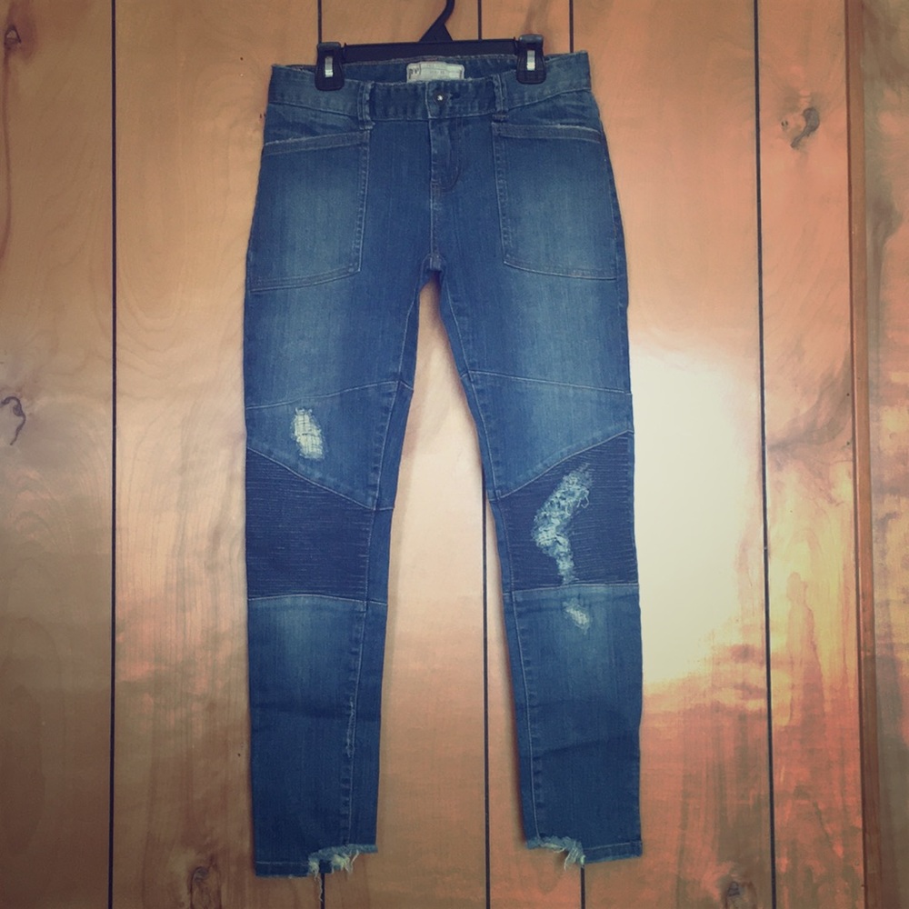 ✌️Free People distressed jeans✌️